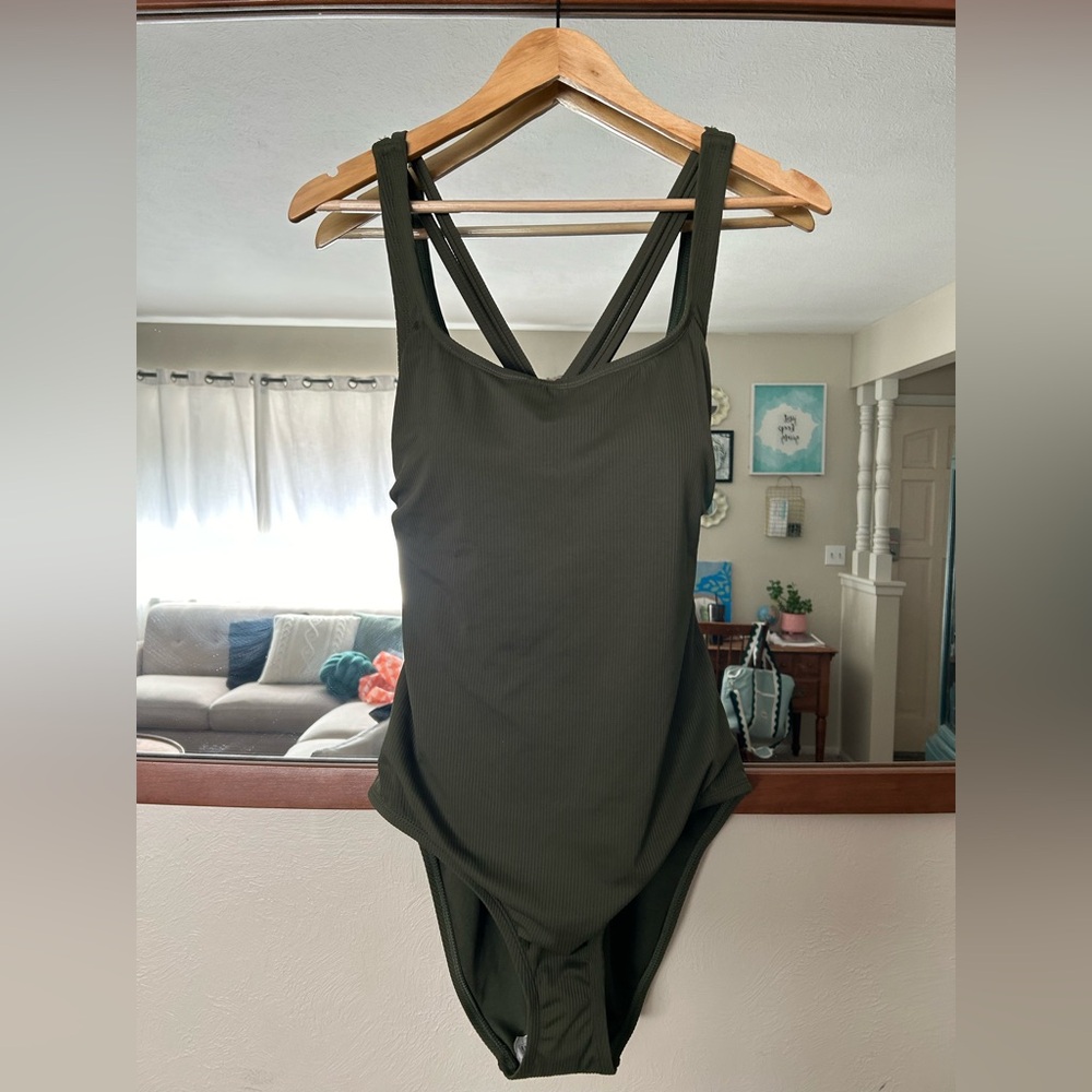 Super Cute Green Hurley Swim Suit! Size Large